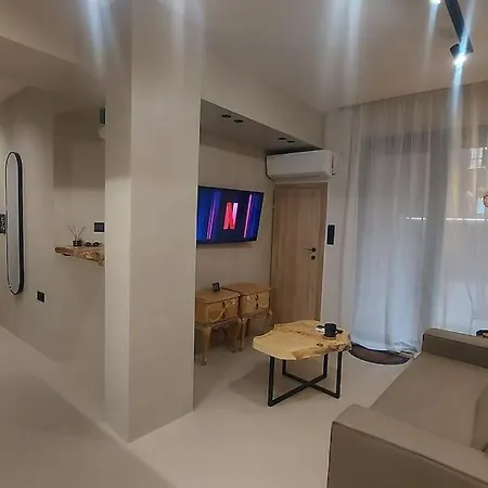 'υρια House's Apartment