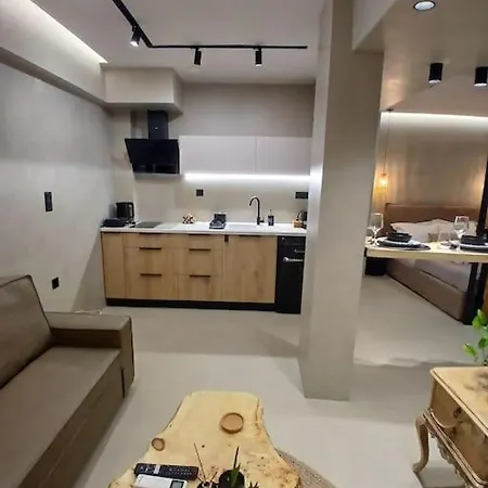 'υρια House's Apartment