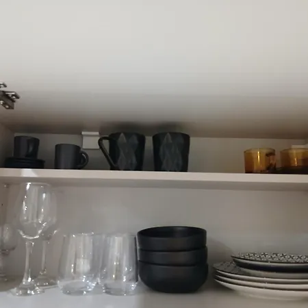 'υρια House's Apartment